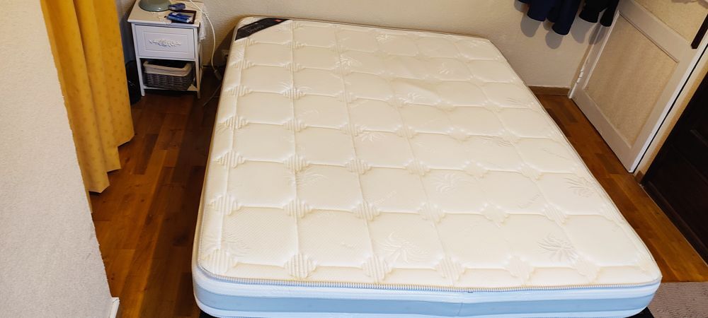 matelas et ou, sommiers. Meubles