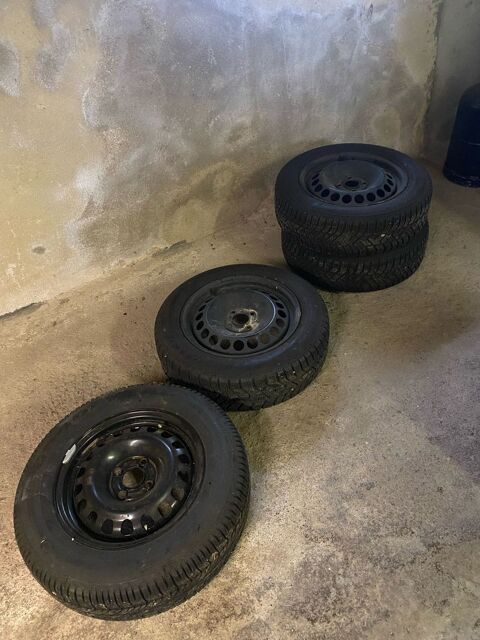 Pi&egrave;ces et &eacute;quipements Voiture Pneu voiture - roue  occasion Brandonnet 12350