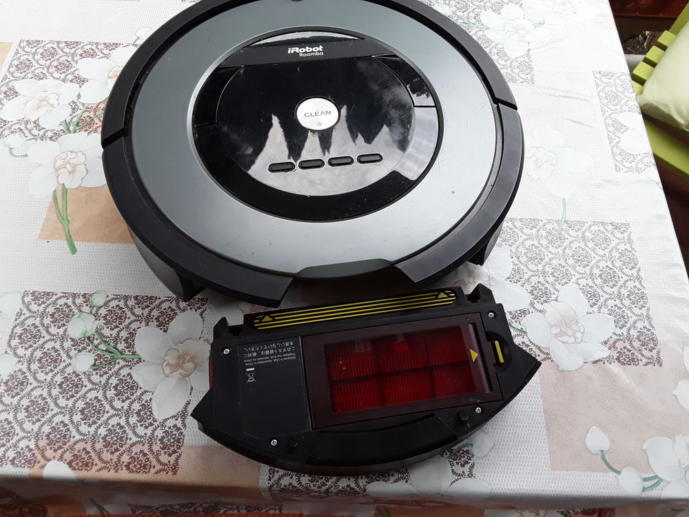 ASPIRATEUR I ROBOT ROOMBA 866 noir avec son chargeur 
Electroménager