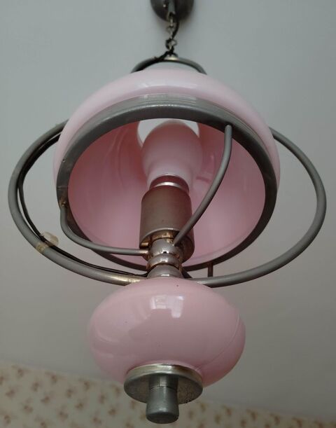 éclairage plafonnier à 1 point lumineux. coloris rose. 15 Pontoise (95)