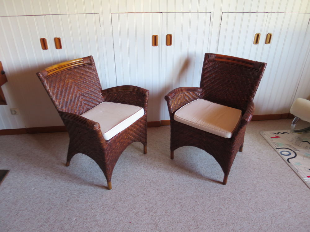 Vintage -Lot de 2 fauteuils en rotin tress&eacute; -coussins Meubles