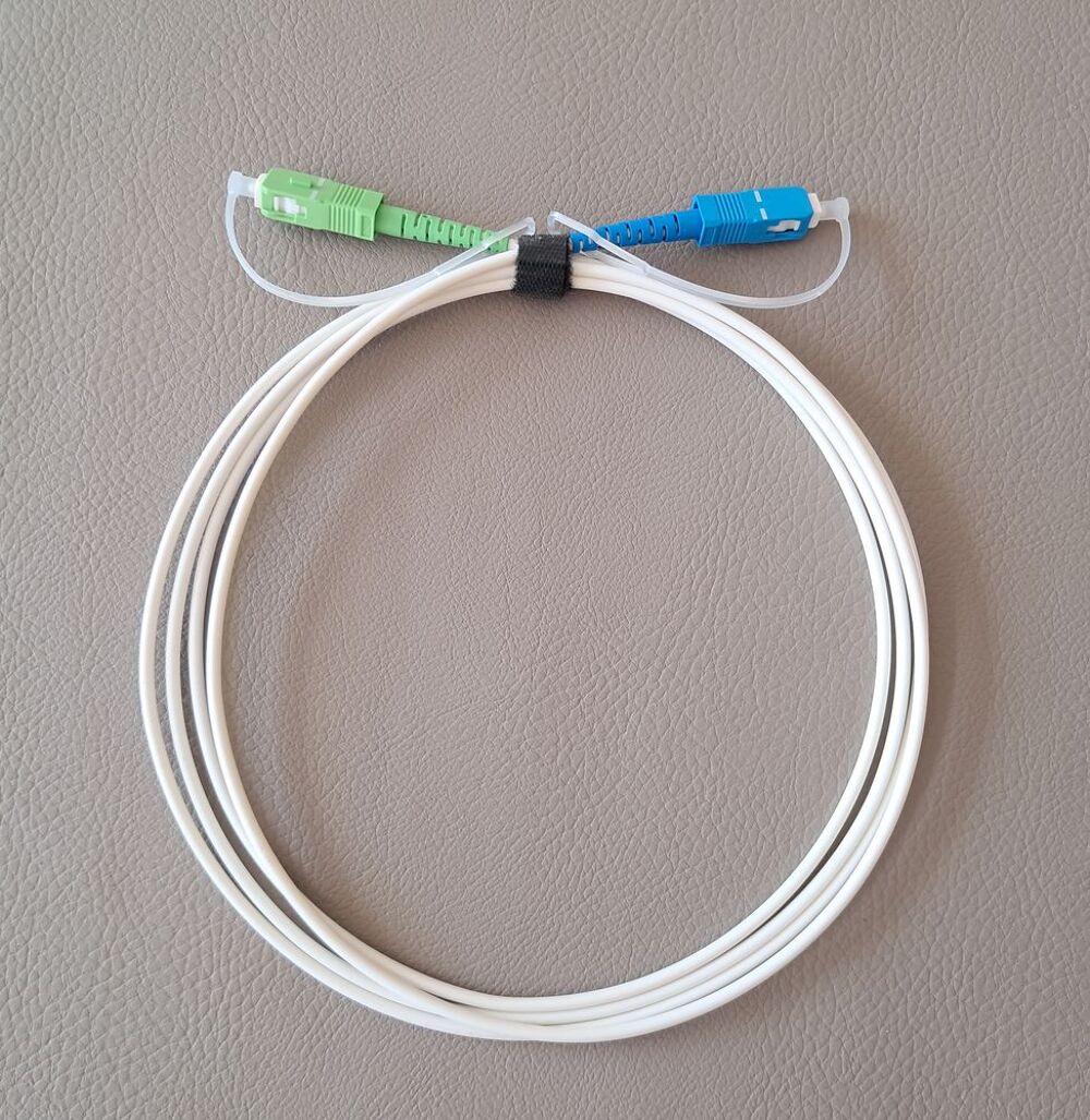 ensemble de c&acirc;bles pour freebox : alimentation / jarreti&egrave;re Photos/Video/TV