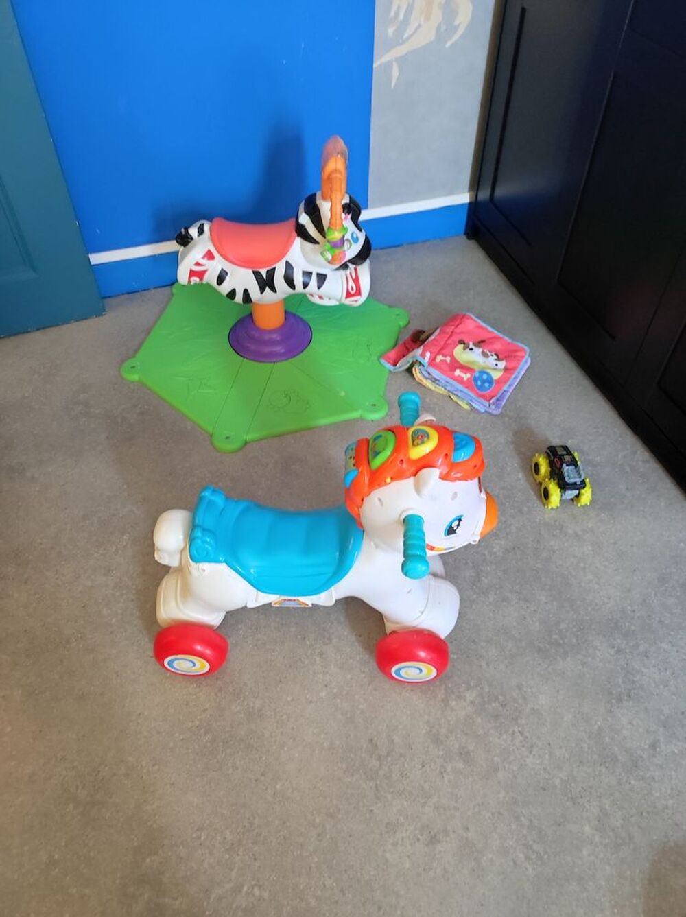 Plusieurs jouets enfants Jeux / jouets