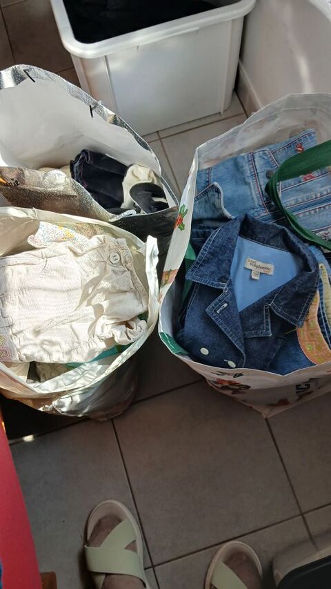 2 sacs de vetements fille 10 La Seyne-sur-Mer (83)