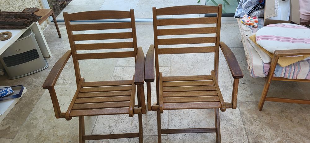 2 chaises bois et 2 fauteuils bois tr&eacute;s bon &eacute;tat Meubles