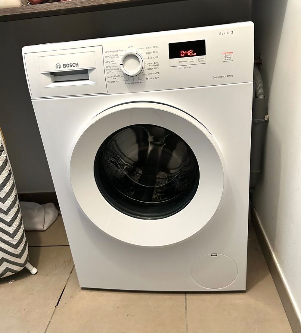Lave-linge Bosch 8 kg €" 10 mois €" sous garantie €" facture disponible €" excellent &eacute;tat Electroménager