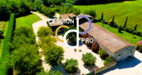   GRAND DOMAINE AUX PORTES D'AVIGNON. POTENTIEL EXCEPTIONNEL ! 