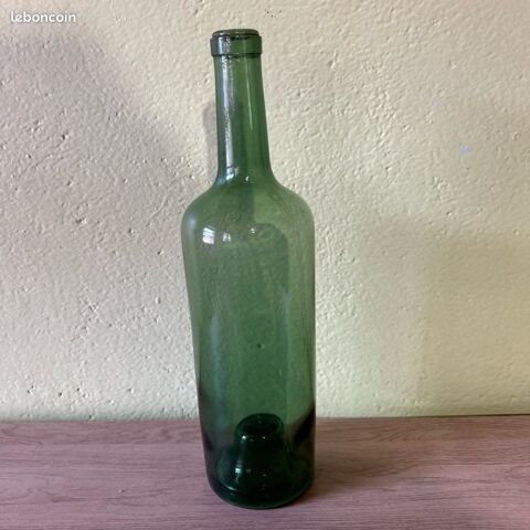 6 BOUTEILLES DIFFERENTES EN VERRE SOUFFLE 12 H�ches (65)