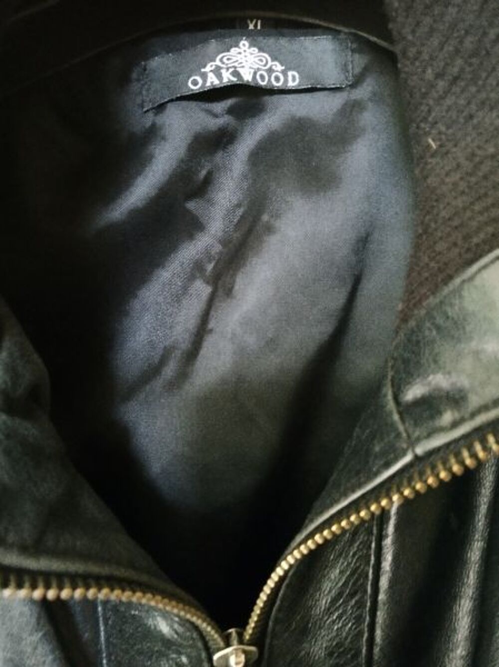 Blouson en croute de cuir noir, Vêtements