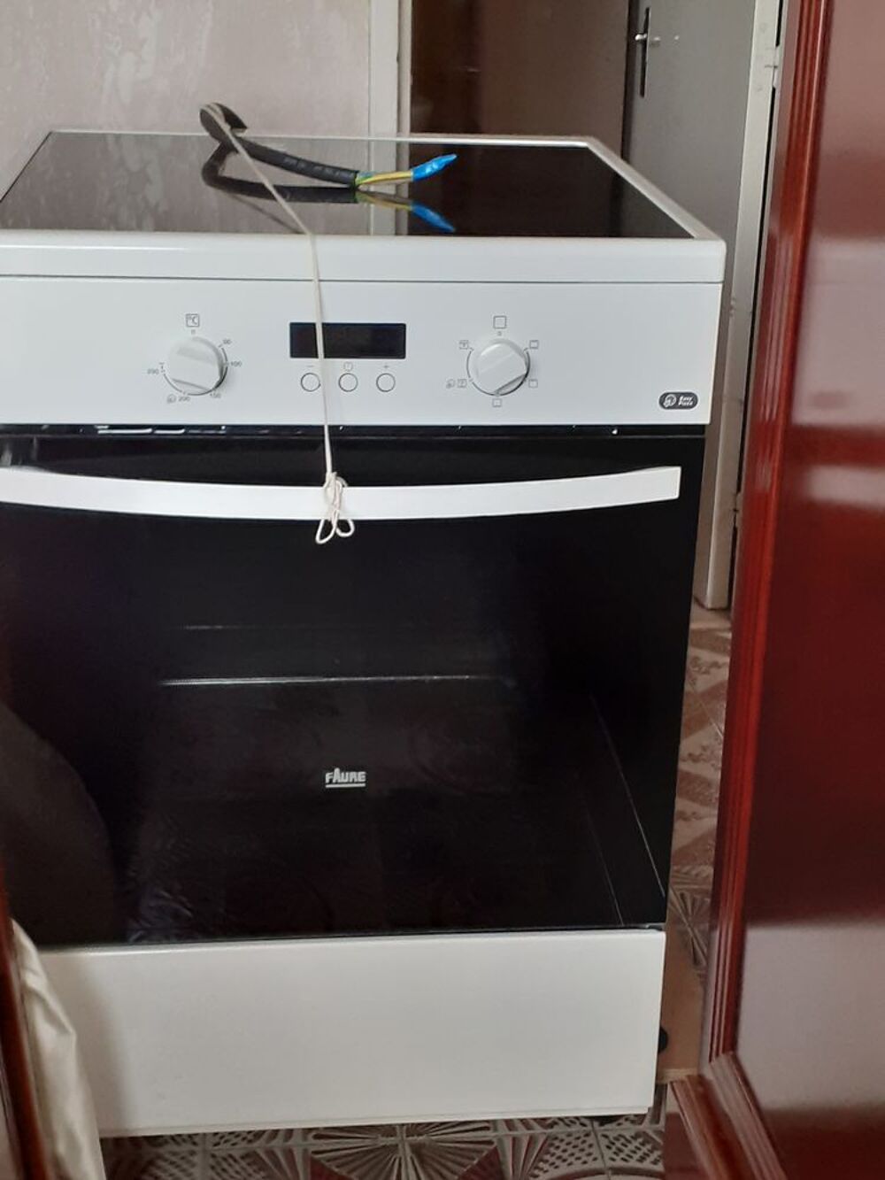 cuisini&egrave;re plaques induction et vitroc&eacute;ramiques FAURE Electroménager