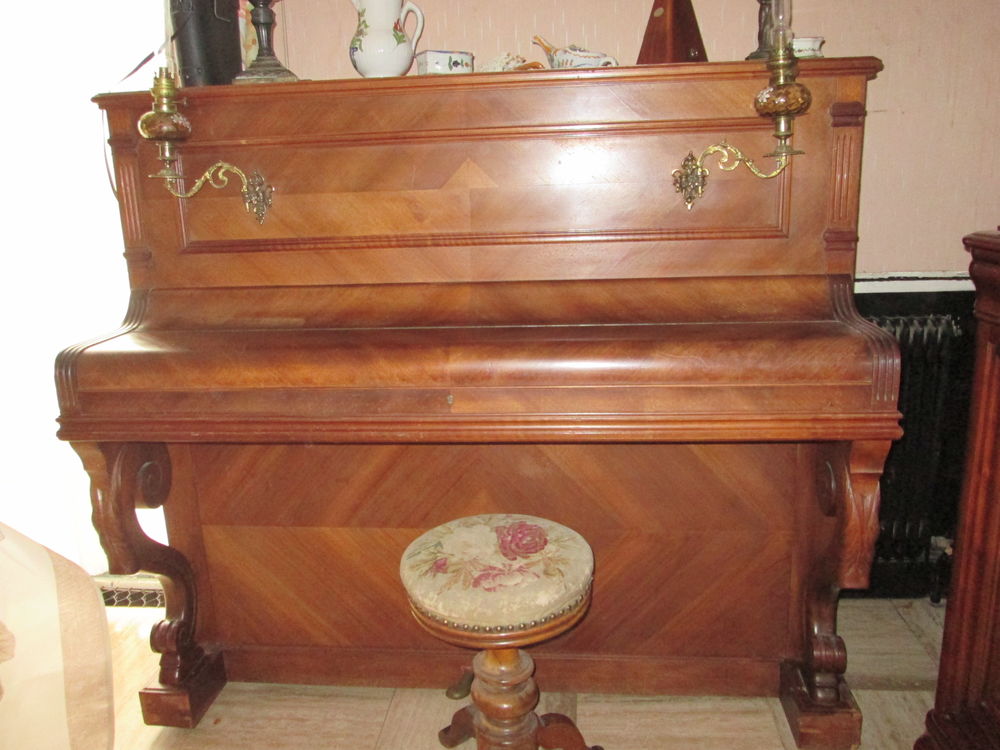 Piano droit Instruments de musique
