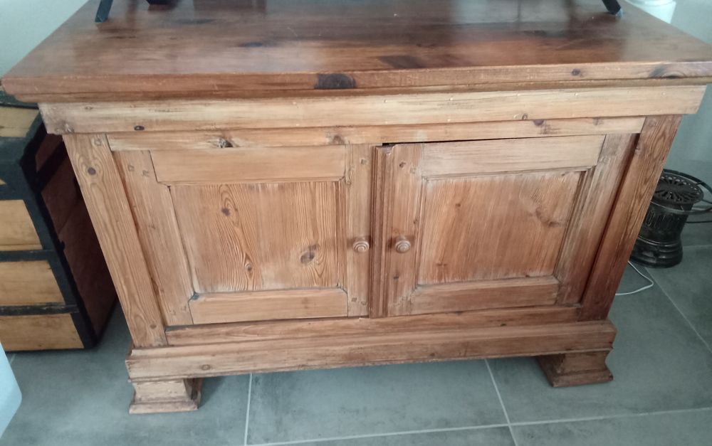 Meuble bas largeur 115, H 82 Profondeur 64
Meubles