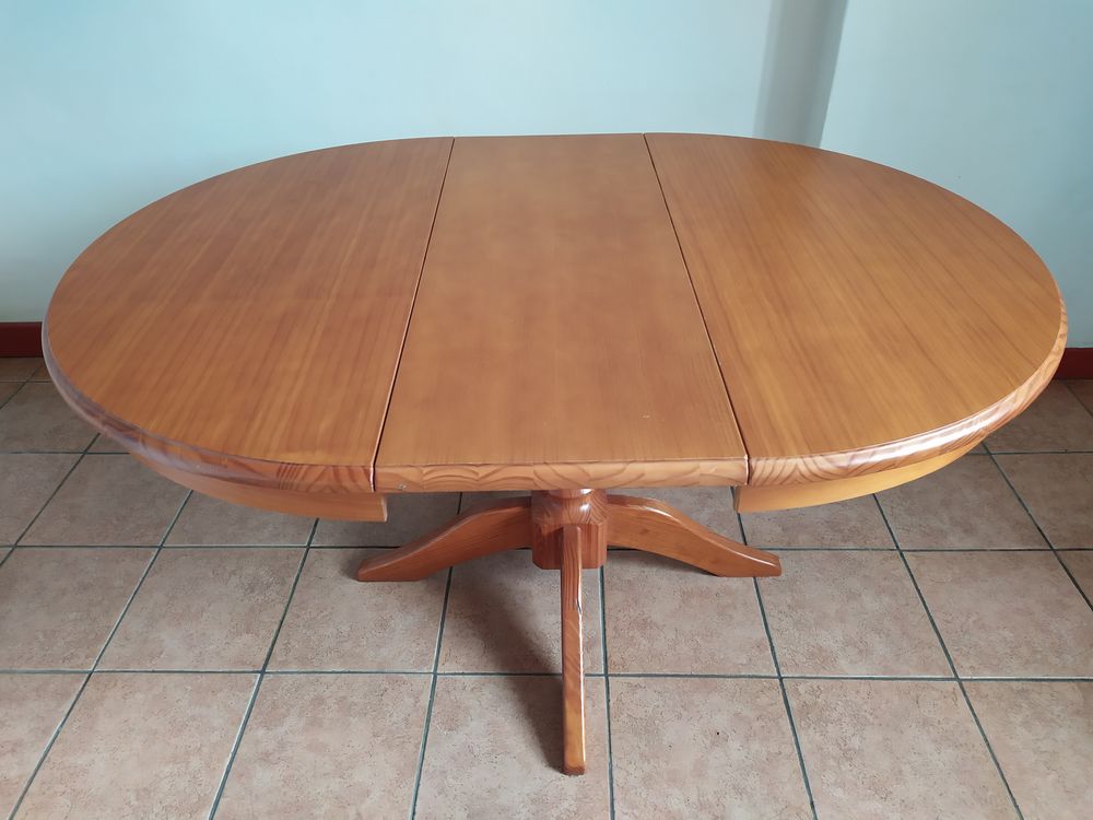 Table en bois avec rallonge. Meubles
