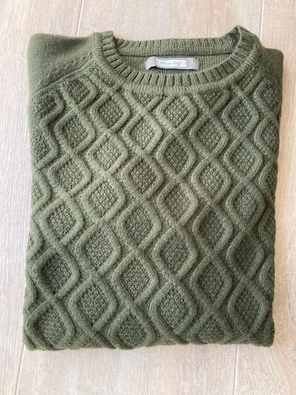 Pull en maille homme
L/XL&middot;Neuf sans &eacute;tiquette Vêtements