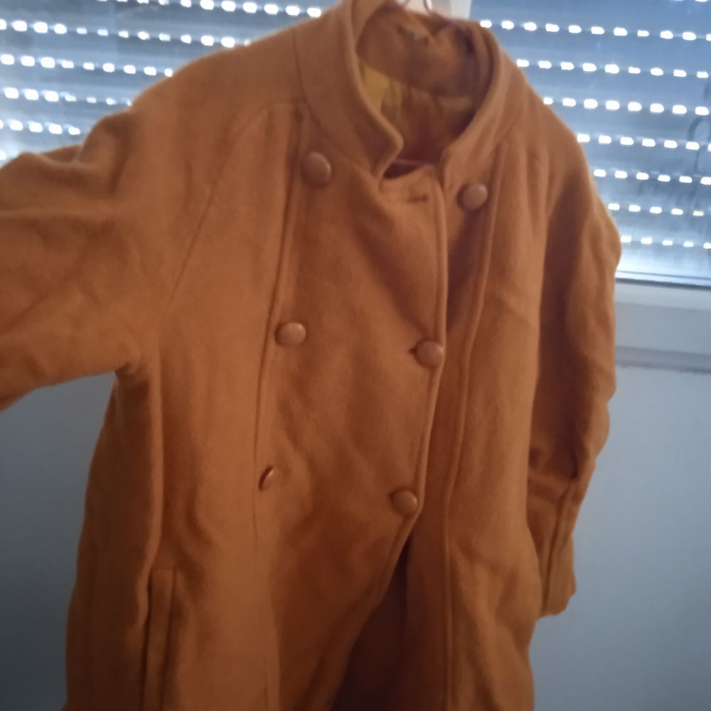 Manteau moutarde pure laine vierge moutarde T 42 fermeture b Vêtements