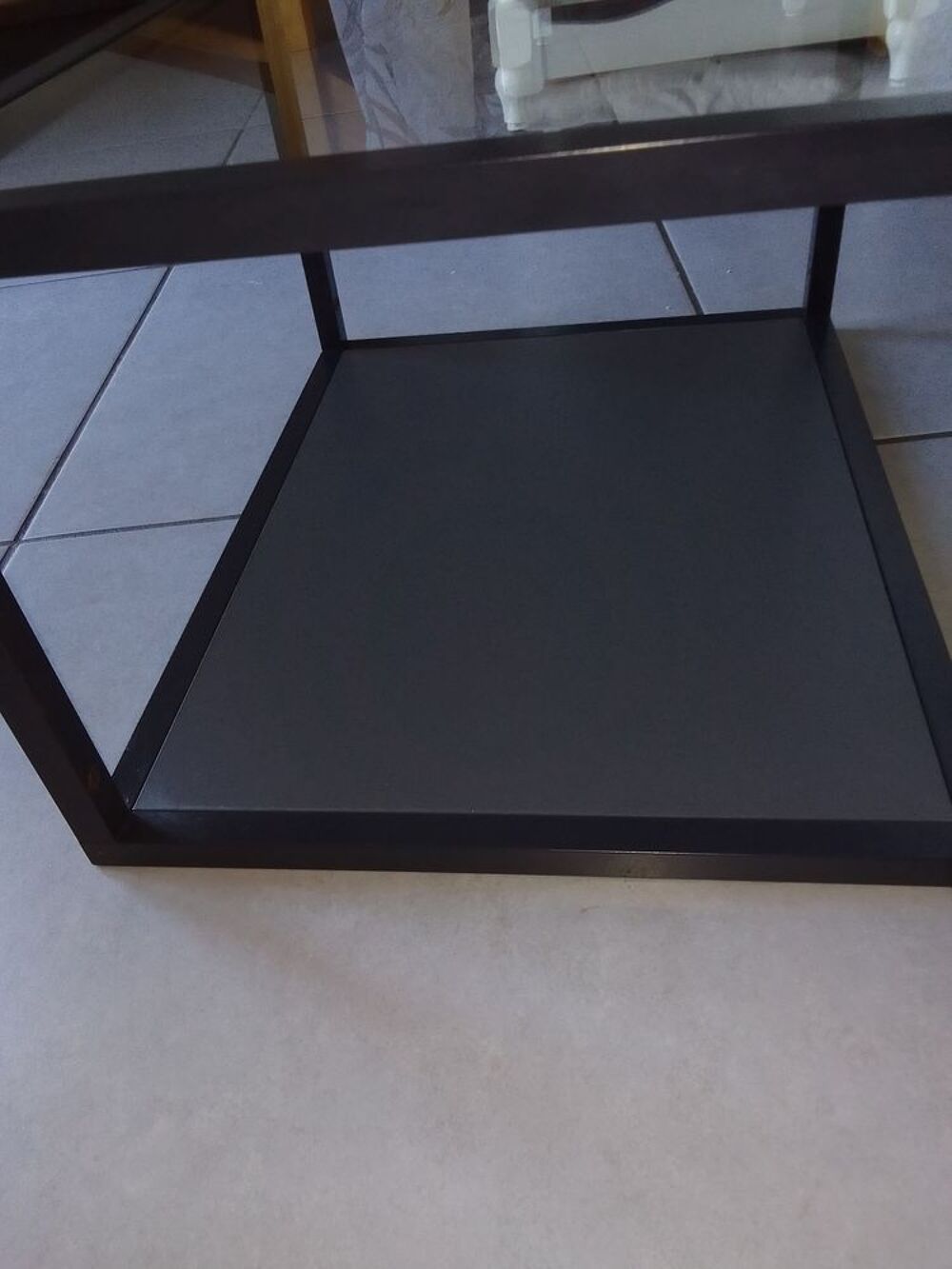 Etag&egrave;re en m&eacute;tal avec une partie en verre Meubles