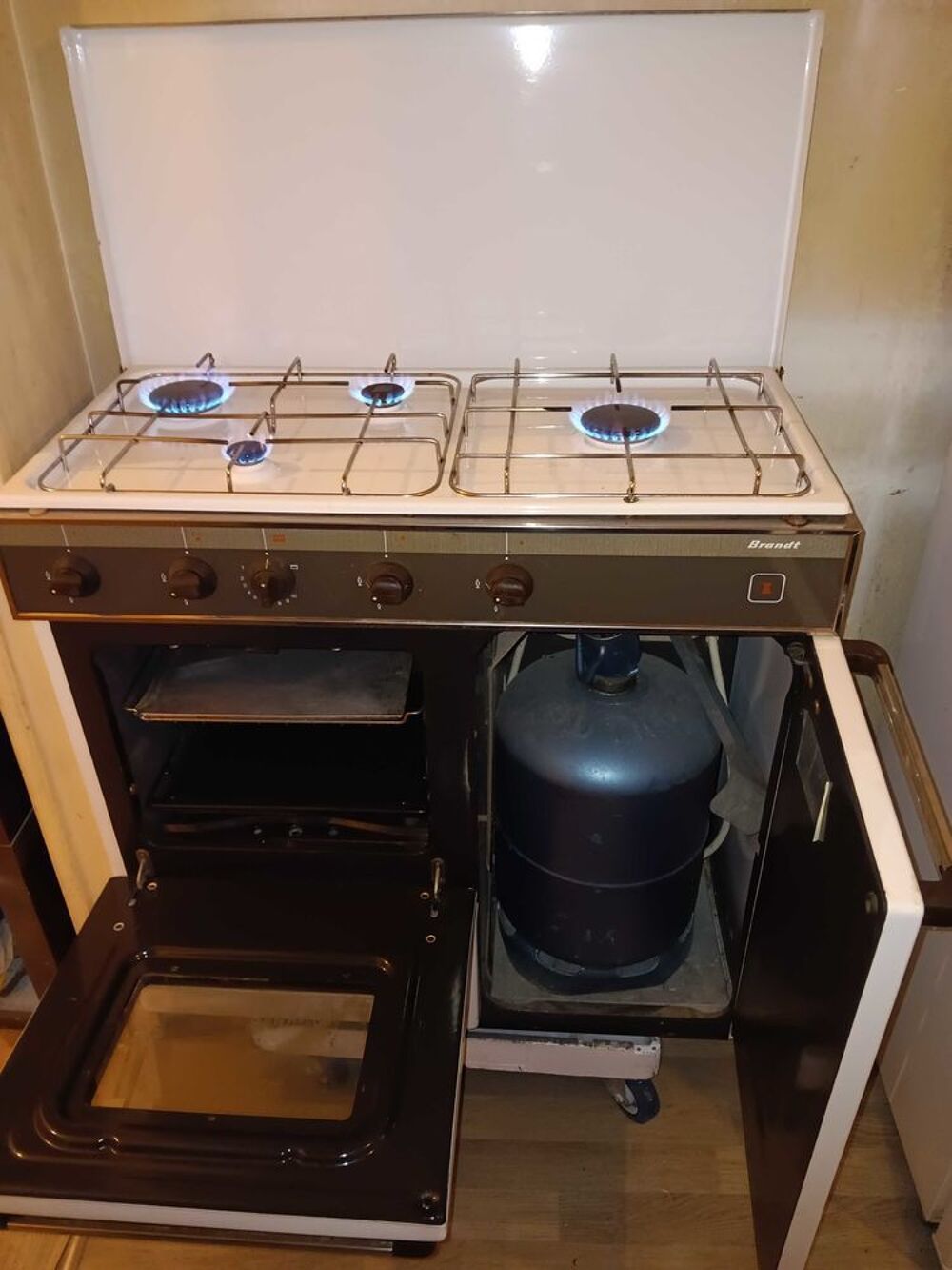 piano Gaziniere Brandt Equip&eacute;es Tout Gaz Bouteille Four Multif Catalyse Grilloir Haut/Bas Gaz +Bouteille pleine +D&eacute;tendeur +Tuyaux Tbeg Electroménager