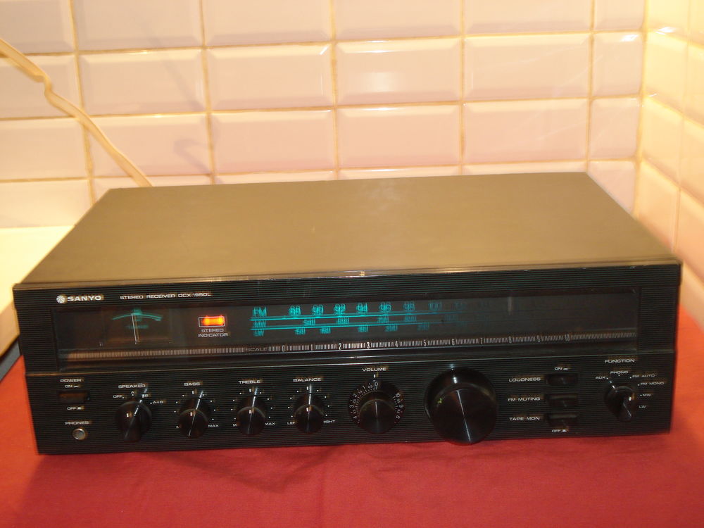 AMPLI TUNER SANYO DCX 1950 L Audio et hifi