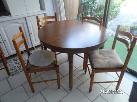 table de cuisine avec 4 chaises 50 Frjus (83)