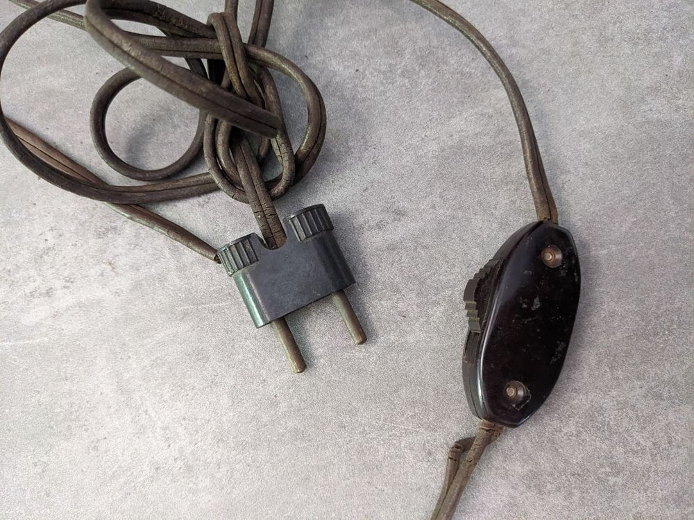 Interrupteur + prise en bak&eacute;lite vintage 1950 en tr&egrave;s bon &eacute;t Bricolage