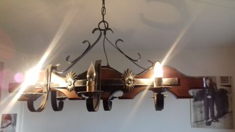Lustre poutre en bois et fer forg� 6 branches 70 Malz�ville (54)