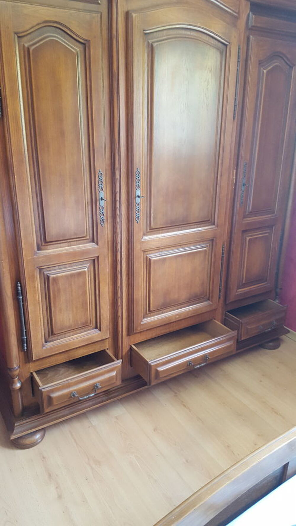Armoire ch&ecirc;ne massif 3 portes 3 tiroirs Meubles