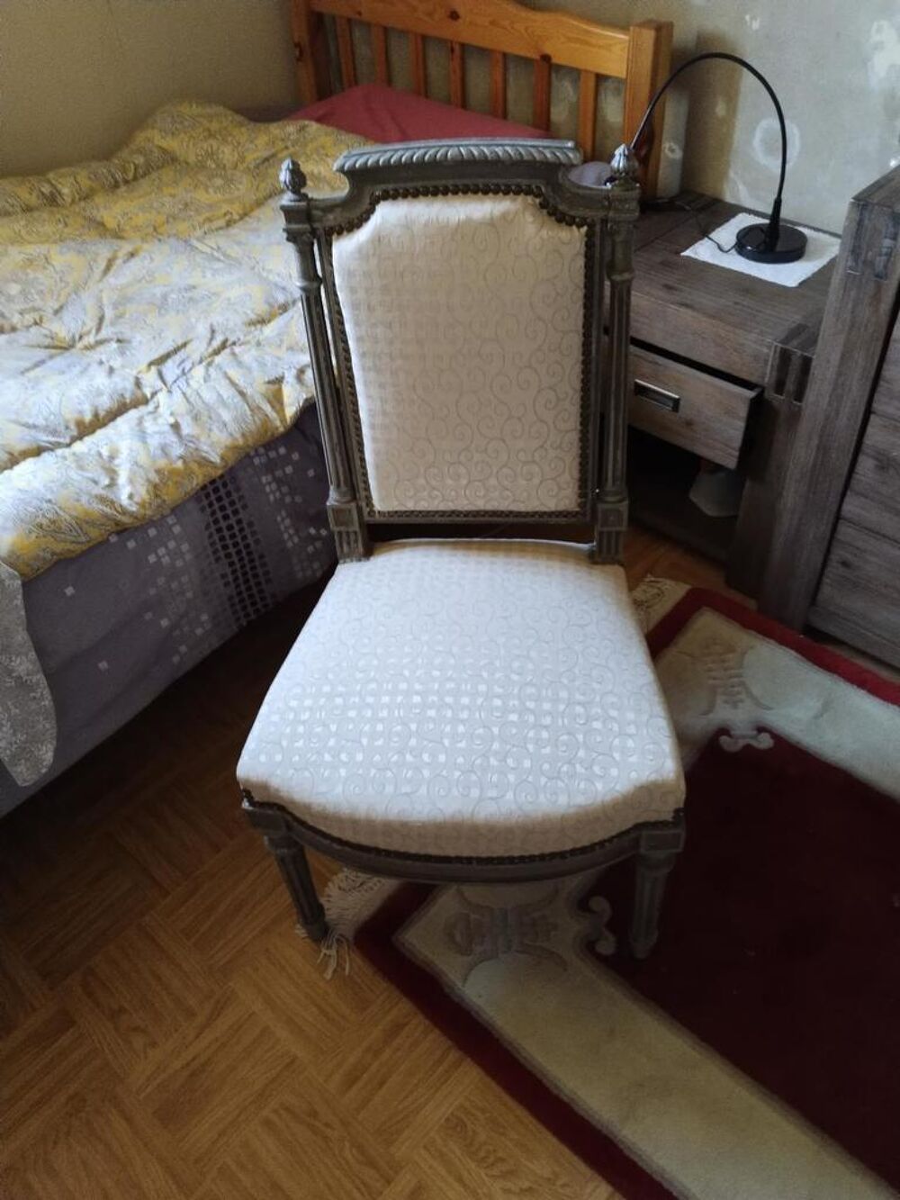 Chaise en bois &agrave; dossier tapiss&eacute; Meubles