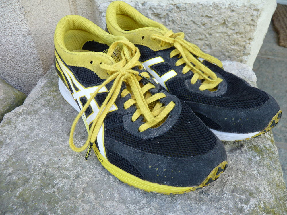Baskets gar&ccedil;on 40 chaussures sport noir jaune TBE Chaussures