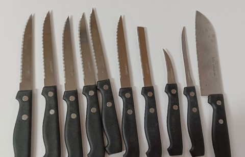 Lot de 10 couteaux de table 11 Chauriat (63)