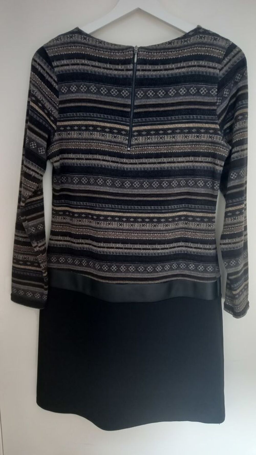 Robe fille &agrave; suivre Vêtements