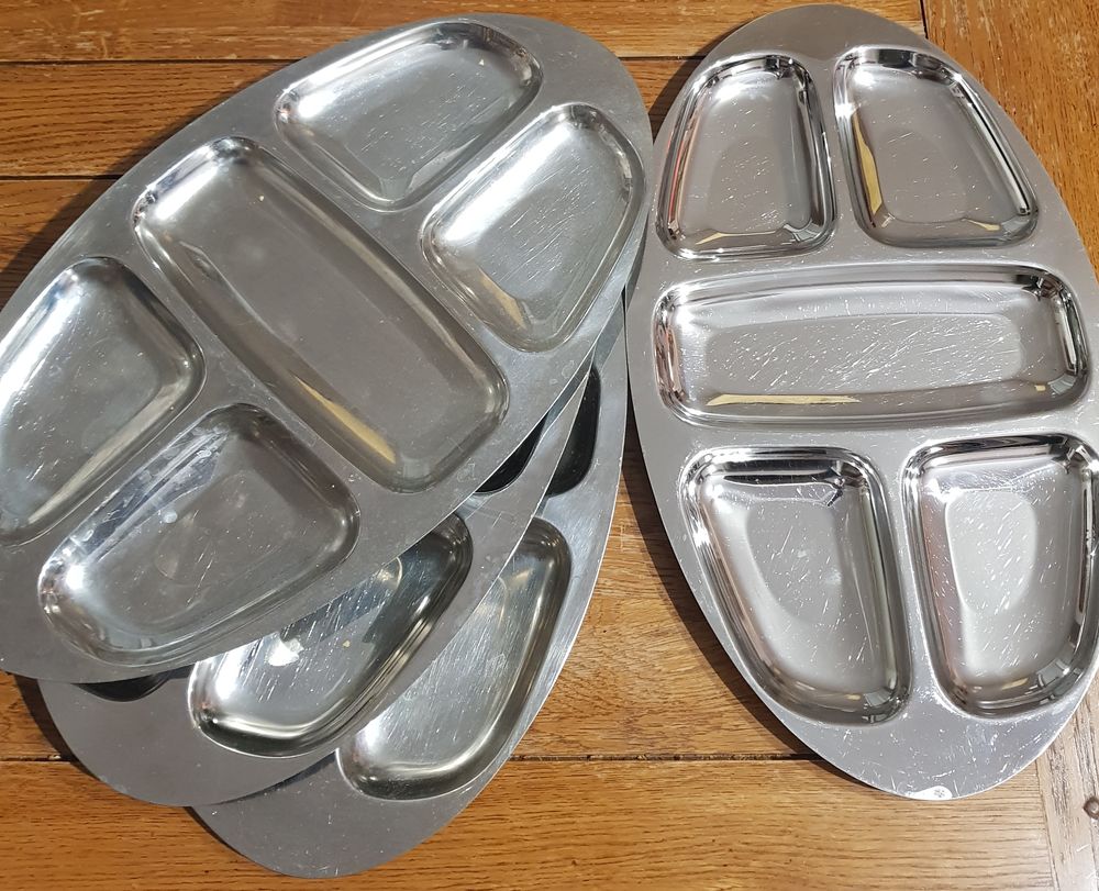 4 plats identiques &agrave; 5 compartiments Cuisine