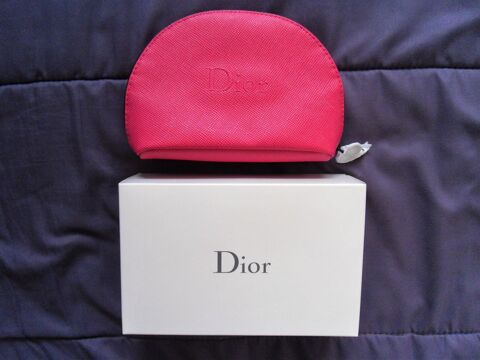 Trousse de beaut rose Dior Larg.18 X Ht12cm X Prof.6cm. 25 Villejuif (94)