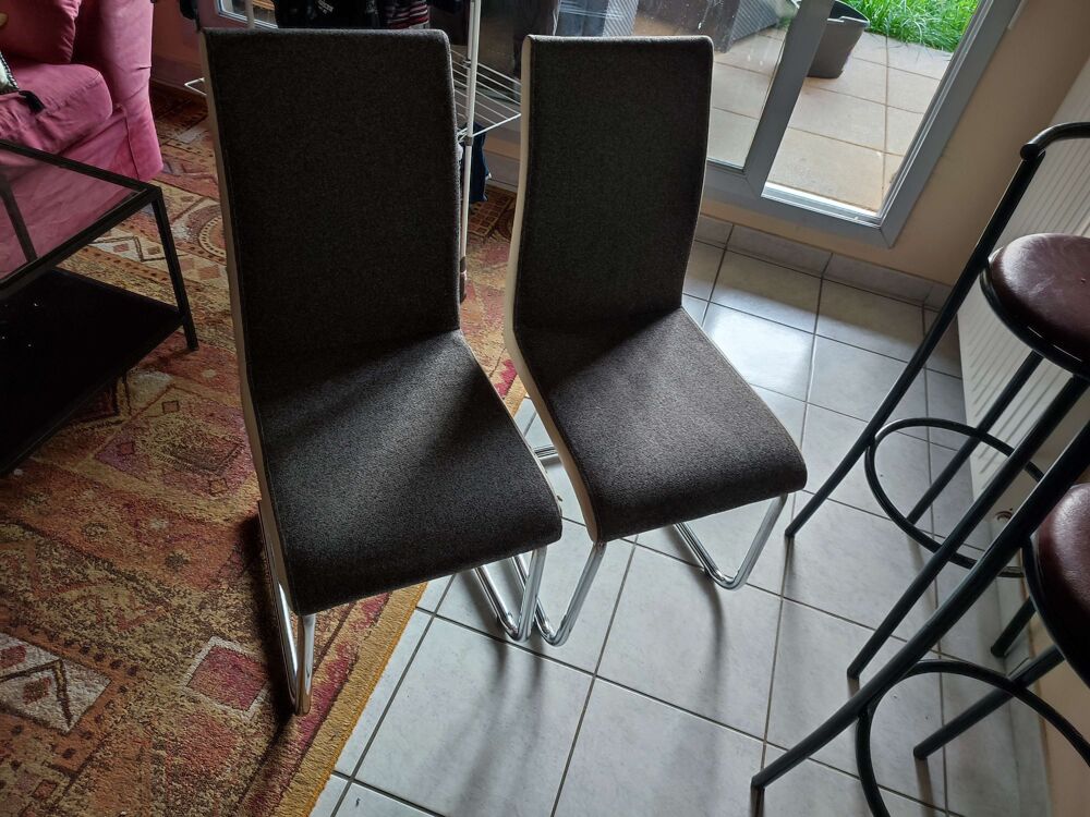 2 Chaises rembourr&eacute;es Meubles