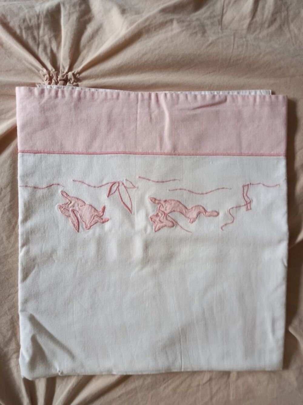 Drap berceau ou nacelle vintage blanc et rose Décoration