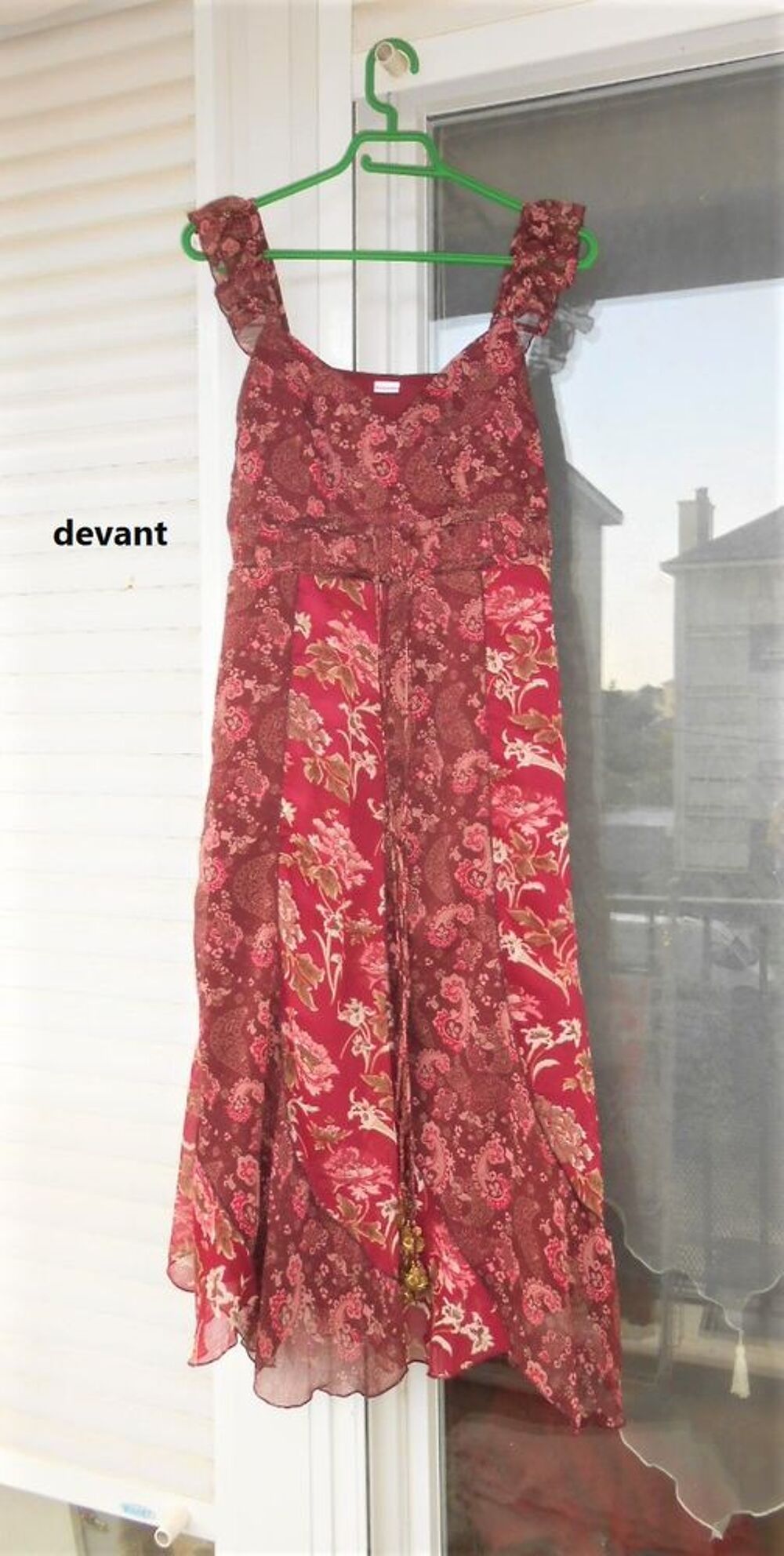 jolie robe en voile fluide doubl&eacute;e - taille 38 Vêtements