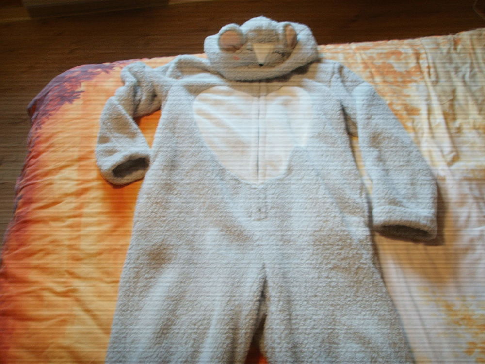 Combinaison pyjama souris, grise, tr&egrave;s chaude. Taille M. Pro Vtements