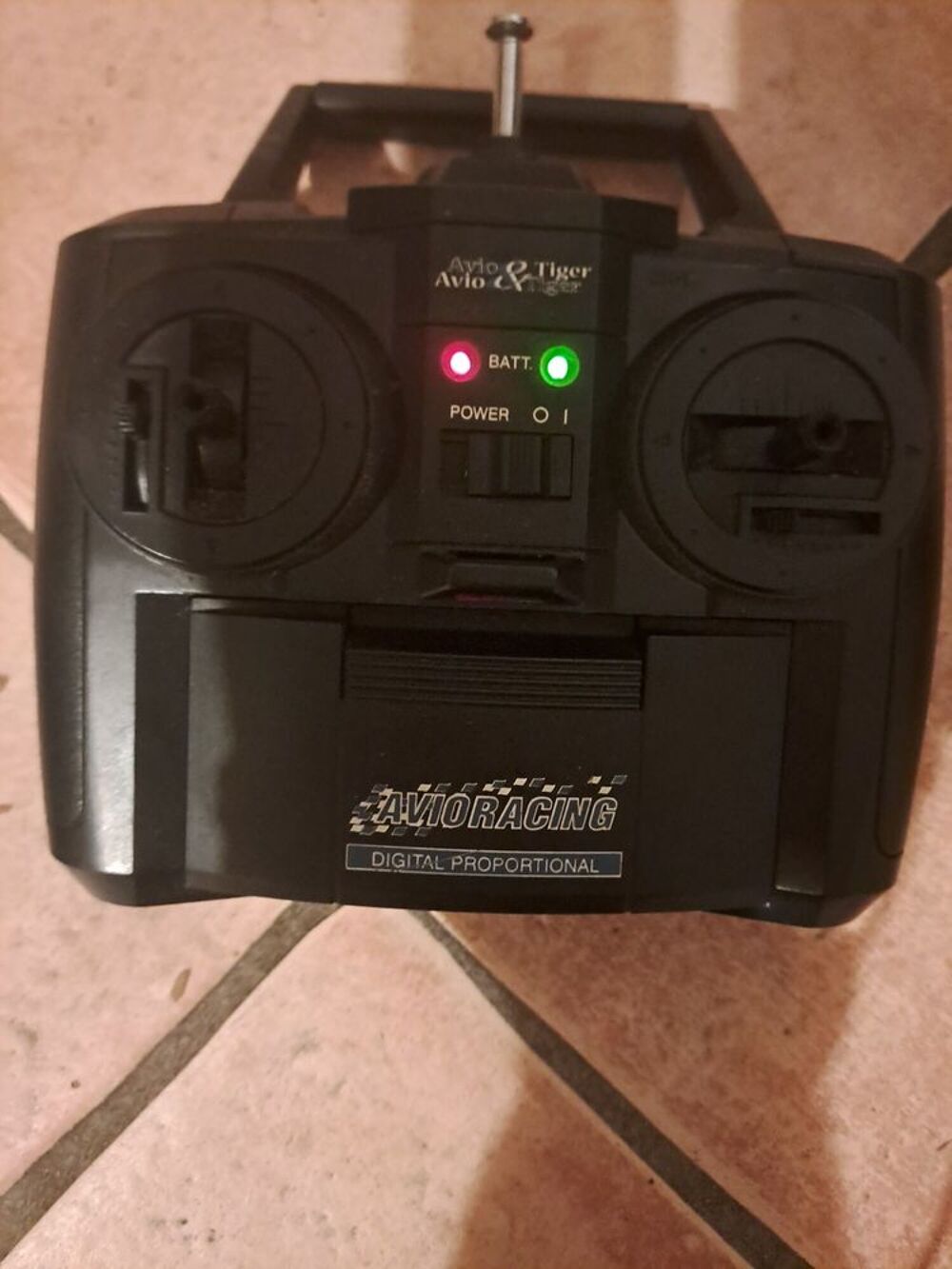 2 telecommandes a 40 euros les deux pour modelisme Jeux / jouets