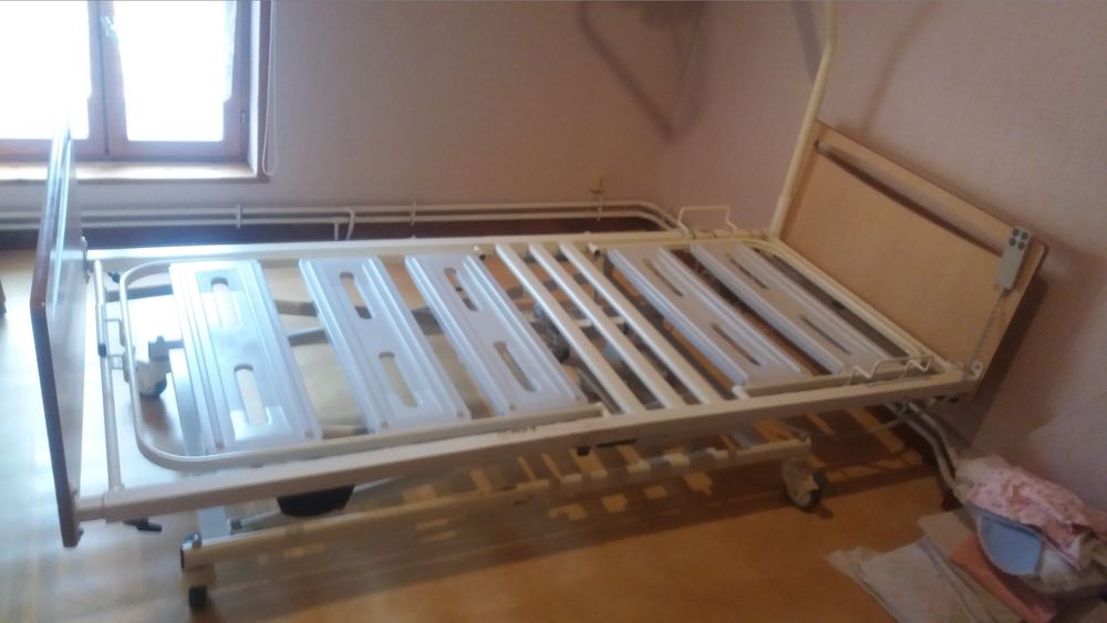 lit medicalis&eacute; &eacute;lectrique avec t&eacute;l&eacute;commande
Meubles