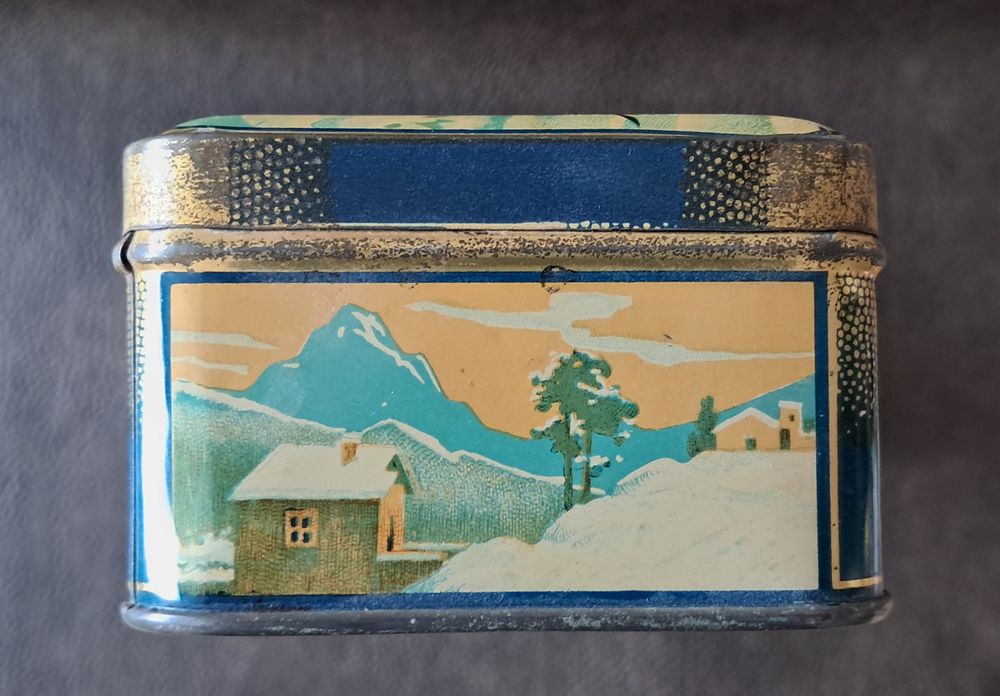 ancienne bo&icirc;te &agrave; biscuits en fer vintage paysages enneig&eacute; Décoration