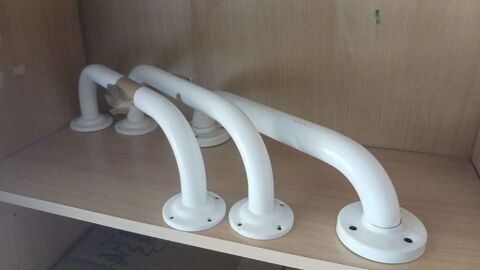 LOT DE 3 BARRES D'APPUI MURALES BLANCHES à 25€ 25 Servas (01)