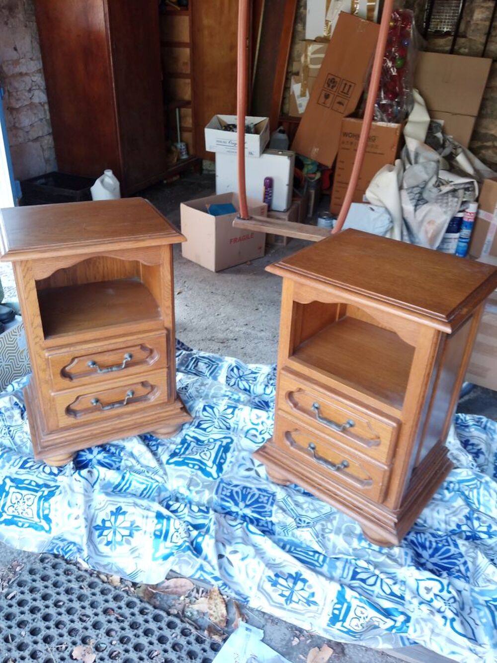 2 chevets ch&ecirc;ne identiques ou bout de canap&eacute; Meubles