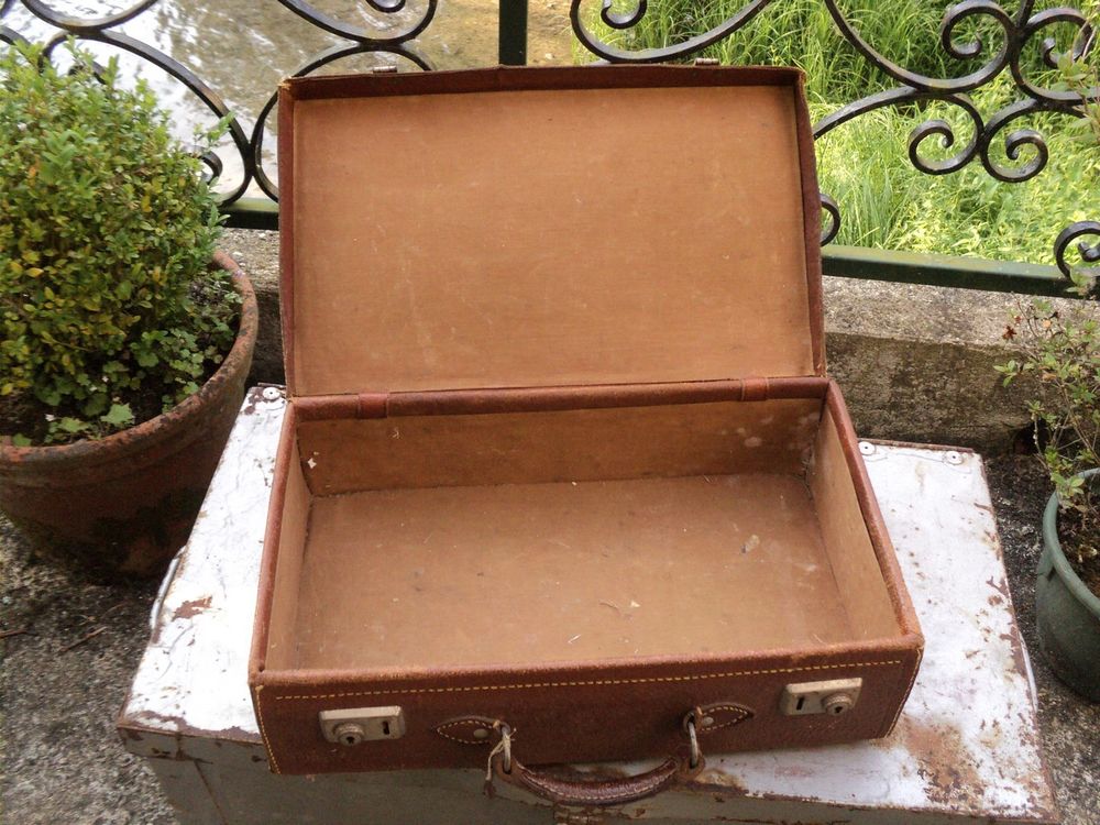 Petite Valise en Cuir Marron marque " British " Maroquinerie