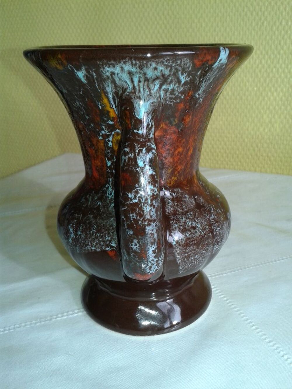 petit vase avec anses Vallauris marron flamm&eacute; rouge D�coration