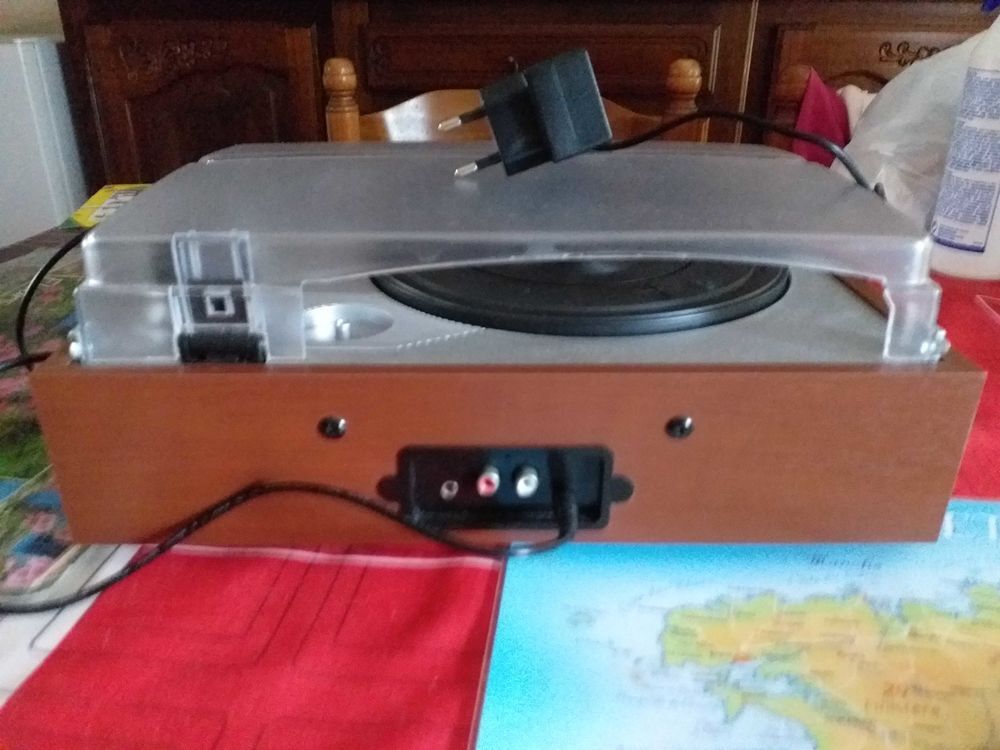une platine vinyles CD et vinyles