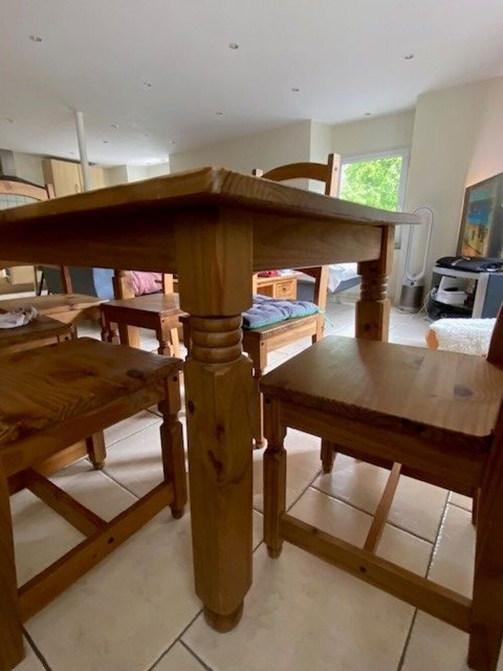 lot: table + 6 chaises en bois Meubles