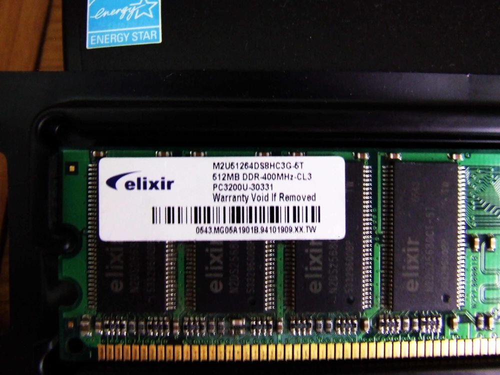 Barrette m&eacute;moire ELIXIR, DDR400 MHz, 512MB, 184 broches, TBE Matériel informatique