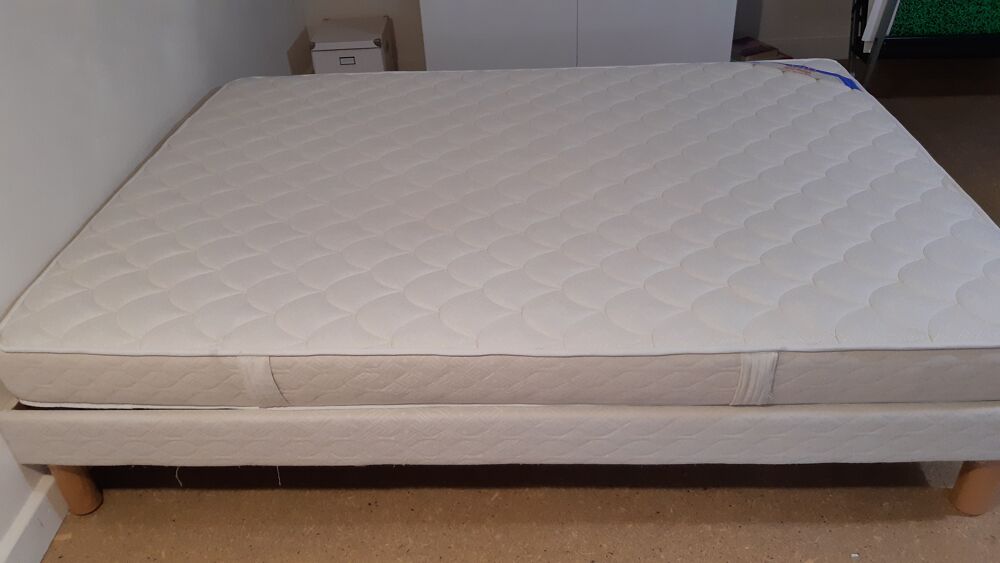 Matelas avec sommier &agrave; lattes et pieds de lit 140 x 190 Meubles