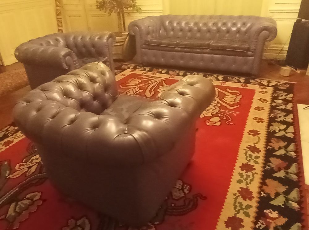 Salon Chesterfield Canap&eacute; + 2 fauteuils en cuir Meubles