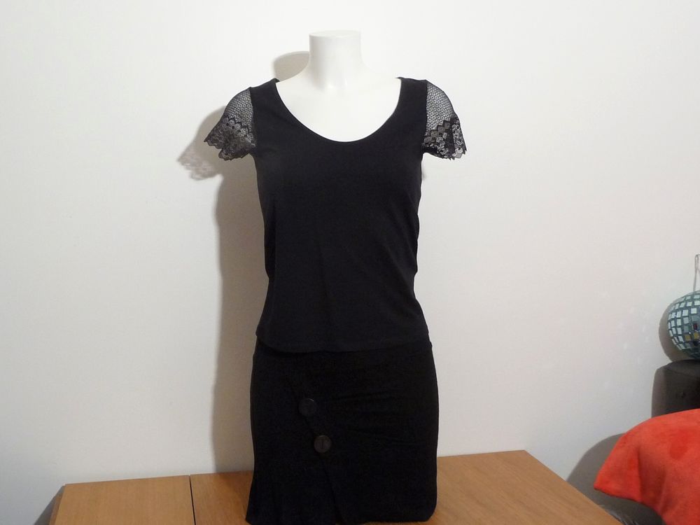 Top/ Tee Shirt Noir avec Dentelle et Manches Courtes-Naf Naf Vêtements