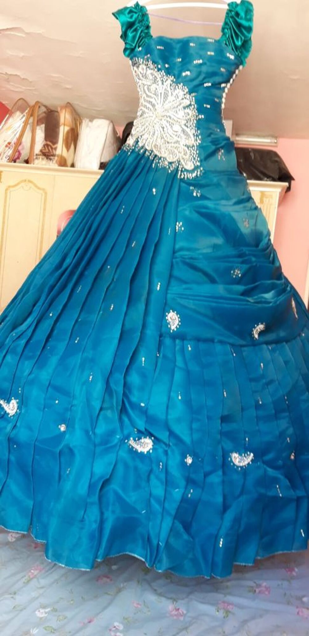 Robe de f&ecirc;te Vêtements
